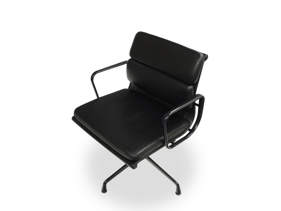 Image 1 of Vitra Ea 208 Zachte Polster Draaibaar Leer Zwart | Eames Alu Stoel