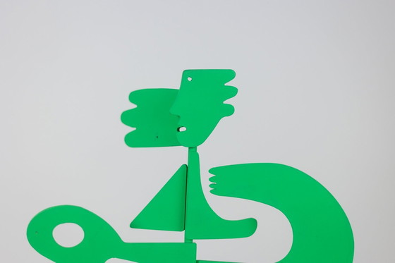 Image 1 of Antonine De Saint Pierre. Groene sculptuur "De kus". Hedendaags.