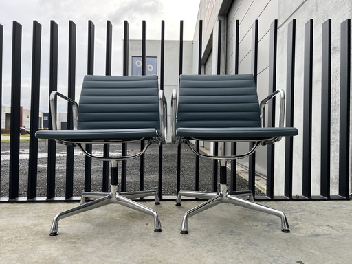 2X Vitra Eames Ea108 Lederen Stoelen