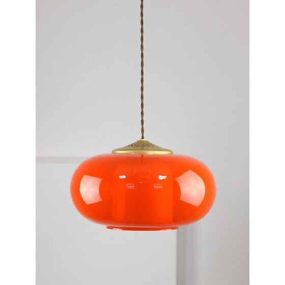 Image 1 of Vintage hanglamp van messing en oranje glas, Italië 1960