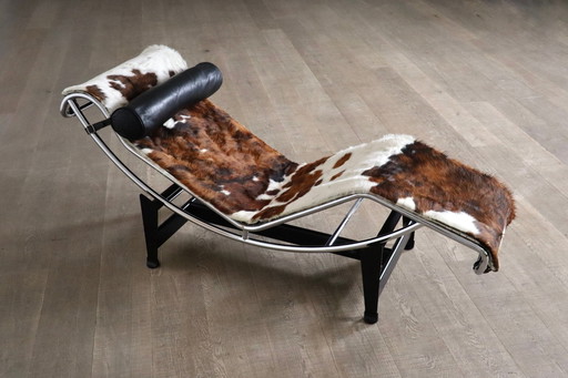 Cassina Lc4 Chaise Longue In Ponyskin Door Le Corbusier, Charlotte Perriand, 1980S