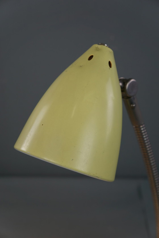 Image 1 of Gele metalen vintage jaren 60 design lamp/ bureaulamp