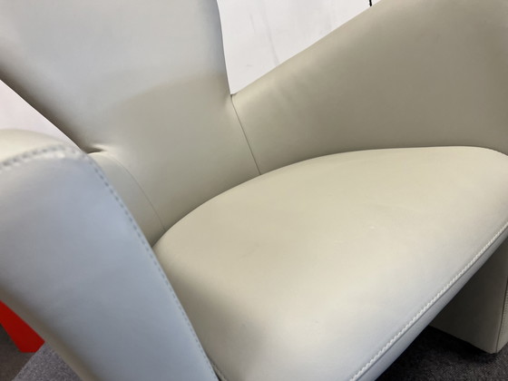 Image 1 of (1) Leolux Emphora Fauteuil Warm Grey 