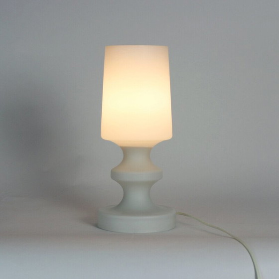 Image 1 of Vintage wit opaline glazen tafellamp van Stefan Tabery voor Opp Jihlava, Tsjecho-Slowakije 1960