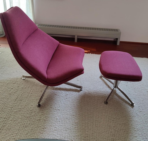 Artifort Fauteuil F512 met poef