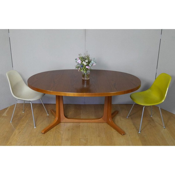 Image 1 of Baumann vintage ovale tafel met 2 notenhouten verlengstukken, 1960-1970