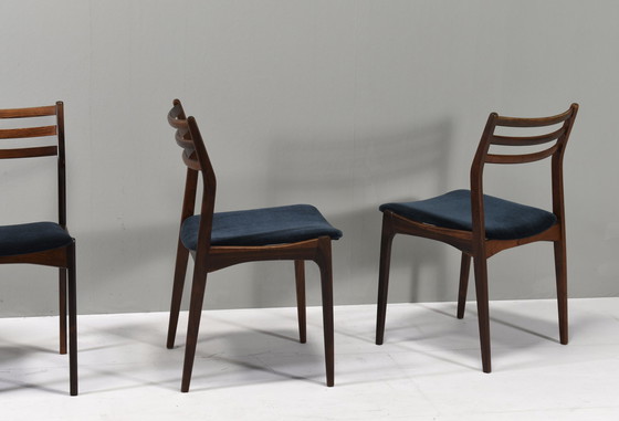 Image 1 of Set van vier Skandinavisch eetkamerstoelen * New bekleding* – Denemarken, circa 60's design