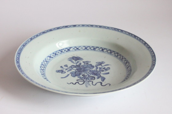 Image 1 of Qianlong onderglazuur blauw porseleinen bord, 18e eeuw