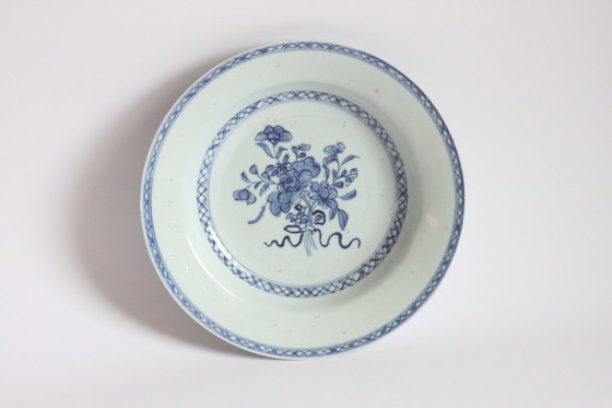 Image 1 of Qianlong onderglazuur blauw porseleinen bord, 18e eeuw