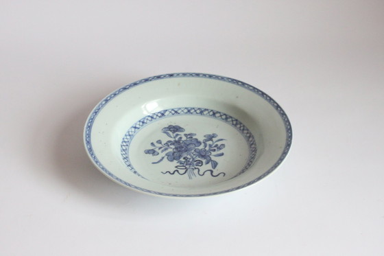 Image 1 of Qianlong onderglazuur blauw porseleinen bord, 18e eeuw