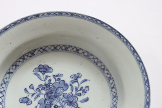 Image 1 of Qianlong onderglazuur blauw porseleinen bord, 18e eeuw