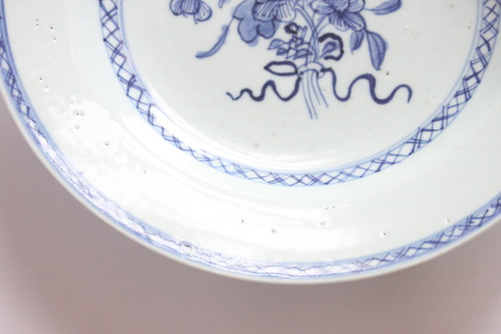 Image 1 of Qianlong onderglazuur blauw porseleinen bord, 18e eeuw