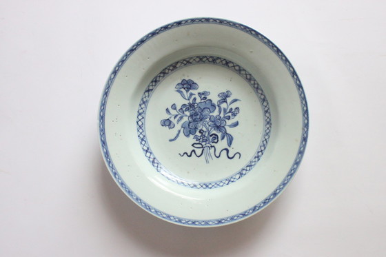 Image 1 of Qianlong onderglazuur blauw porseleinen bord, 18e eeuw