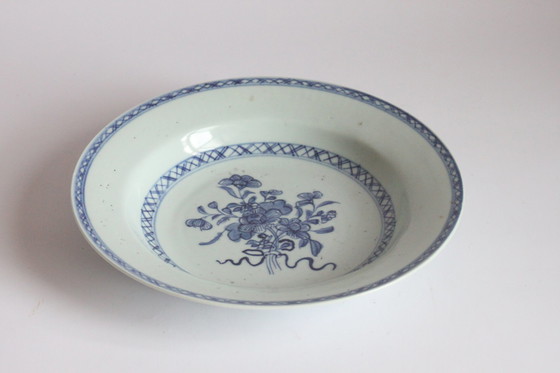 Image 1 of Qianlong onderglazuur blauw porseleinen bord, 18e eeuw