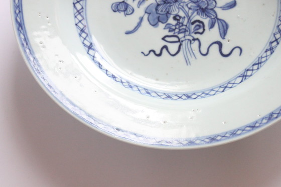 Image 1 of Qianlong onderglazuur blauw porseleinen bord, 18e eeuw