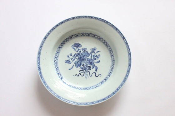 Image 1 of Qianlong onderglazuur blauw porseleinen bord, 18e eeuw