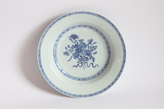 Image 1 of Qianlong onderglazuur blauw porseleinen bord, 18e eeuw