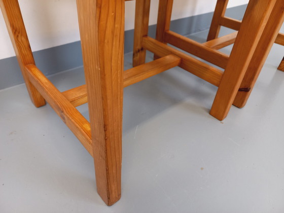 Image 1 of Paar oude grenen stoelen uit de jaren 70