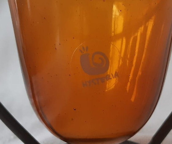 Image 1 of Twee Vintage Hysteria Vaasjes Uit Amberkleurig Glas In Metalen Houders