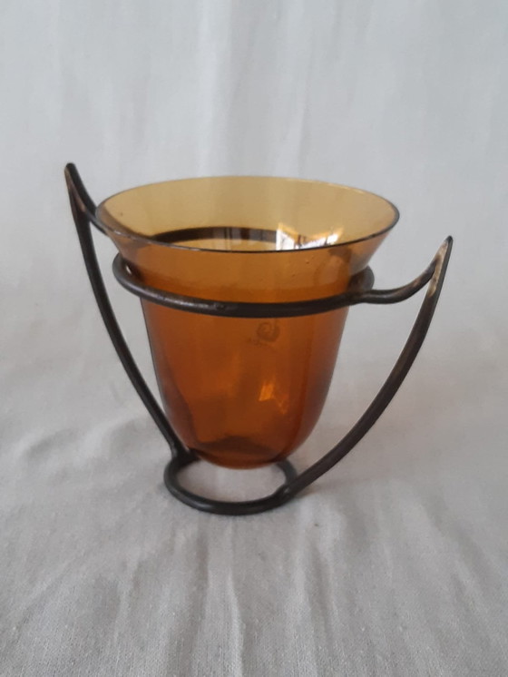 Image 1 of Twee Vintage Hysteria Vaasjes Uit Amberkleurig Glas In Metalen Houders