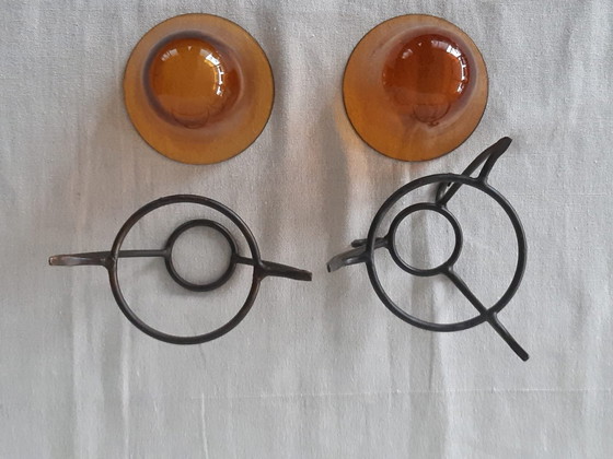Image 1 of Twee Vintage Hysteria Vaasjes Uit Amberkleurig Glas In Metalen Houders
