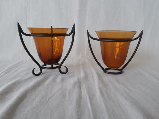 Image 1 of Twee Vintage Hysteria Vaasjes Uit Amberkleurig Glas In Metalen Houders