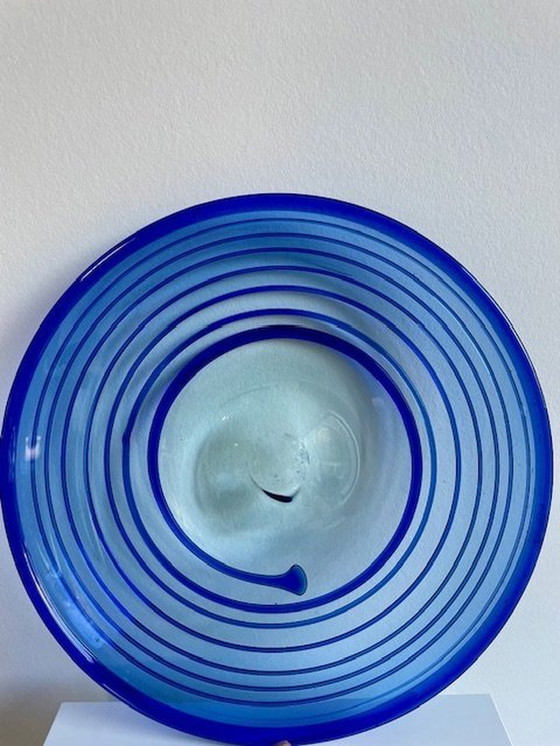 Image 1 of Schaal Transparant Glas En Blauwe Swirl /Spiraal - Unica Glaskunst