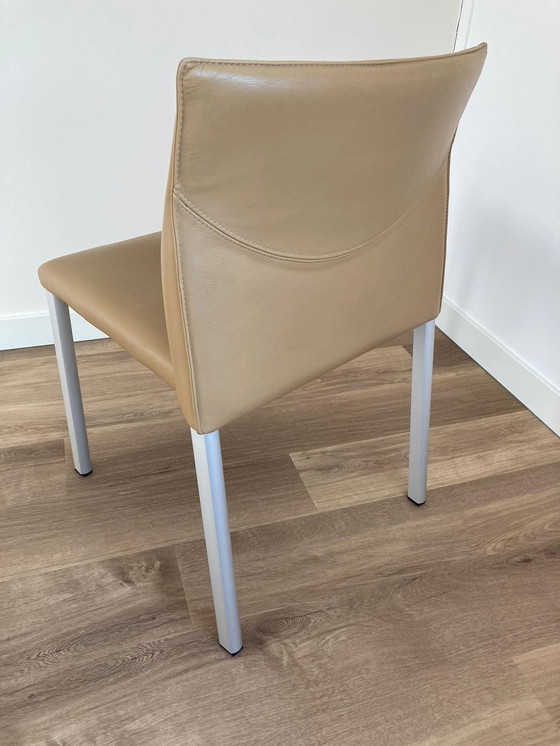 Image 1 of 6 Leolux Myto leren eetkamerstoelen Sand