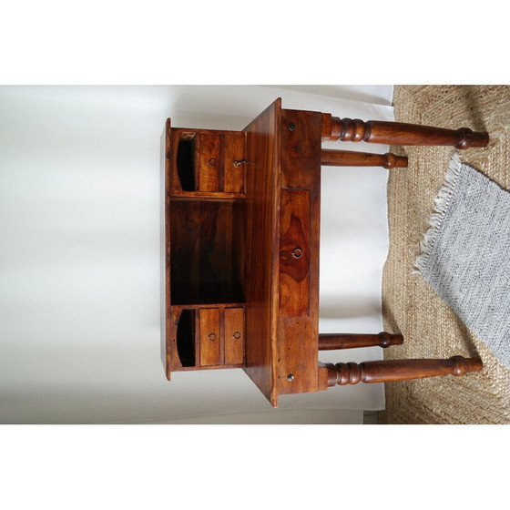 Image 1 of Vintage gelaagd bureau in oud massief notenhout