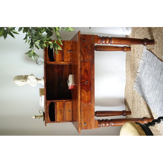 Image 1 of Vintage gelaagd bureau in oud massief notenhout