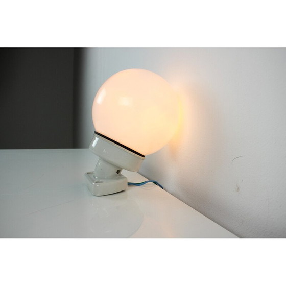 Image 1 of Vintage wandlamp van porselein en opaline glas, Tsjecho-Slowakije 1960