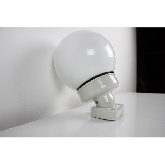 Image 1 of Vintage wandlamp van porselein en opaline glas, Tsjecho-Slowakije 1960