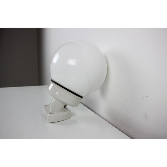 Image 1 of Vintage wandlamp van porselein en opaline glas, Tsjecho-Slowakije 1960
