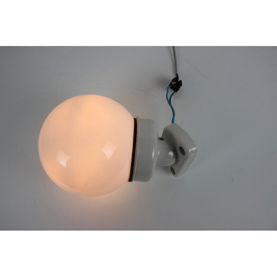 Image 1 of Vintage wandlamp van porselein en opaline glas, Tsjecho-Slowakije 1960