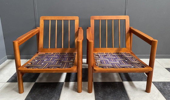 Image 1 of Set van twee fauteuils 1960S, opnieuw bekleed in okergele bouclé. Zithoogte 41 cm.