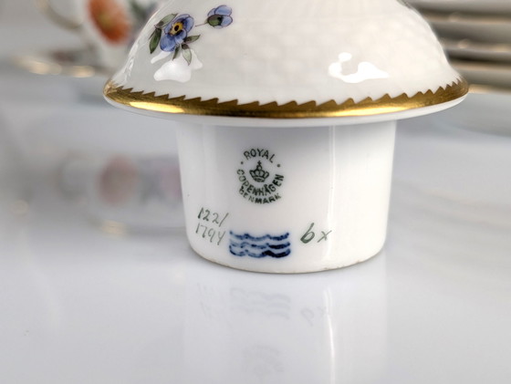 Image 1 of Royal Copenhagen koffie/thee servies met handgeschilderde Saksische bloemen 1930S