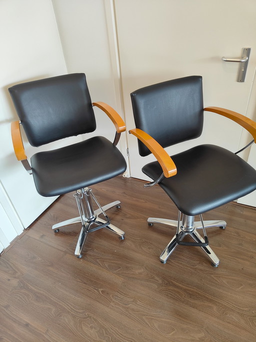 2x Comsair London kappersstoelen