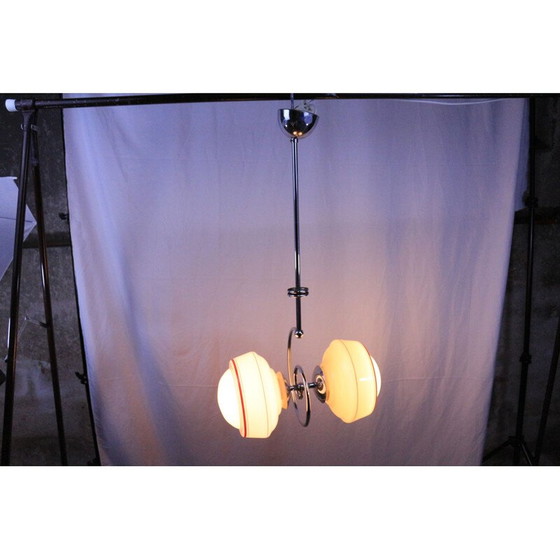 Image 1 of Vintage spiraalophanging met twee globes, 1920