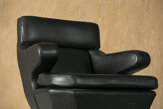 Image 1 of Zwart leren fauteuil op wielen, Italië, jaren 1970