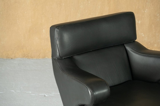 Image 1 of Zwart leren fauteuil op wielen, Italië, jaren 1970