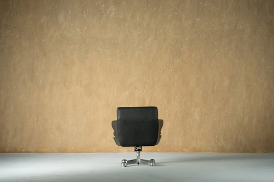 Image 1 of Zwart leren fauteuil op wielen, Italië, jaren 1970