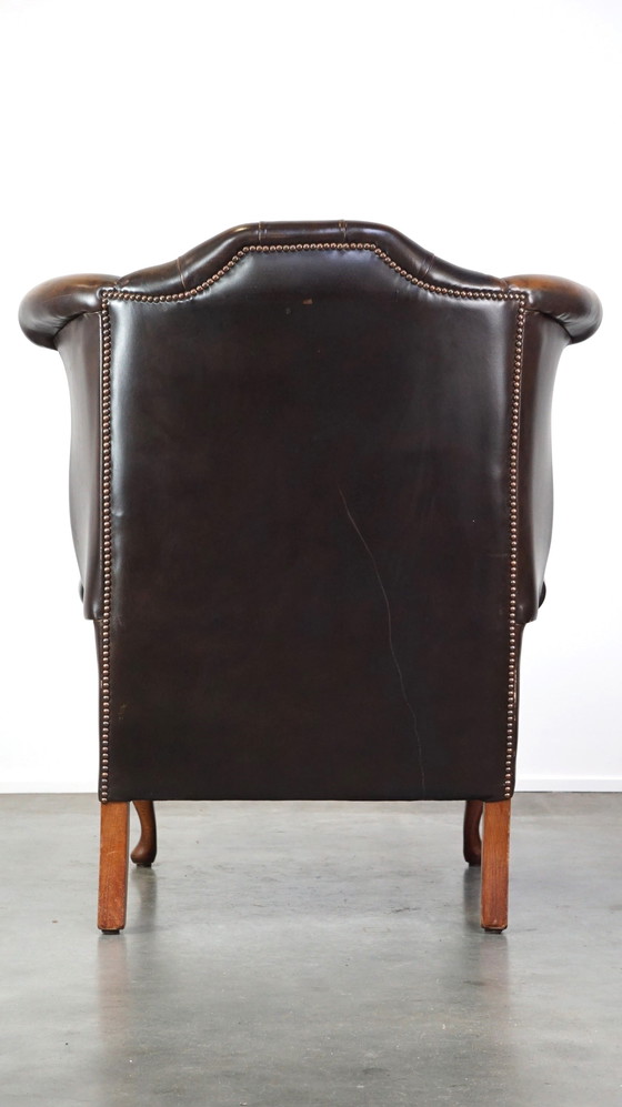 Image 1 of Engelse donkerbruine rundleren Chesterfield oorfauteuil