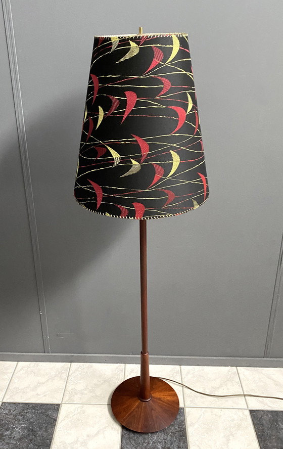 Image 1 of Deense Teakhouten vloerlamp met Zwart en Rood , Geel kap, jaren 60