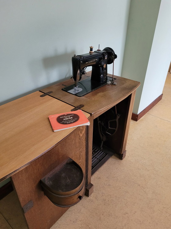 Image 1 of Vintage Singer Naaimachine