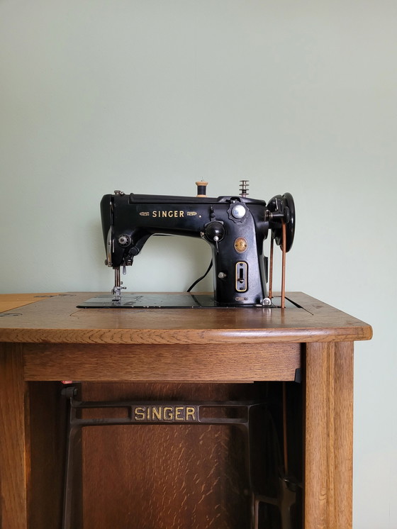 Image 1 of Vintage Singer Naaimachine