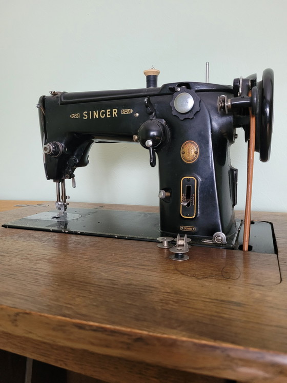 Image 1 of Vintage Singer Naaimachine
