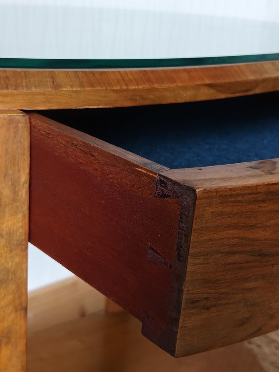 Image 1 of Art Deco Notenhouten Voetstuktafel