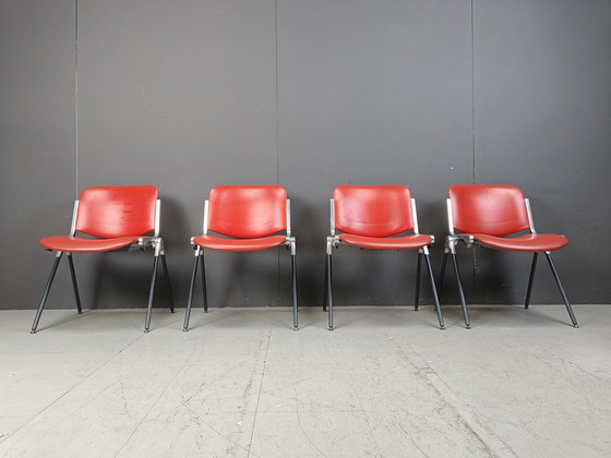 Image 1 of Vintage Italiaanse stapelbare eetkamerstoelen, 1970S