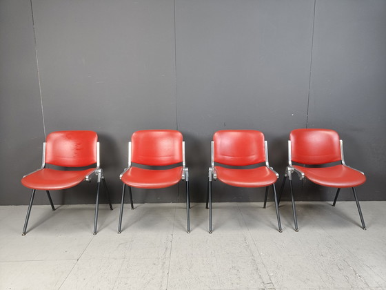 Image 1 of Vintage Italiaanse stapelbare eetkamerstoelen, 1970S