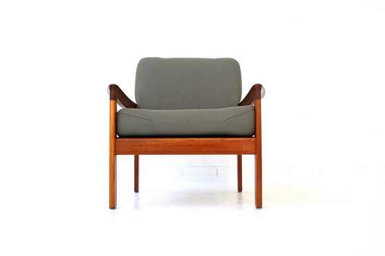 Image 1 of Arne Wahl Iversen voor Komfort Denmark, Mid Century Danish Teak Lounge Chair, nieuwe hoes